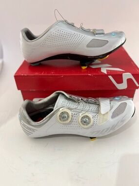 Road Cycling Shoes – White/Silver – Size 39 EU/8 US – BNIB